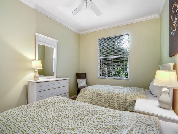 Naples Home 1009951