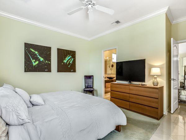 Naples Home 1009951