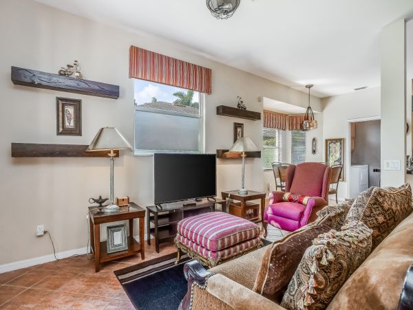 Naples Home 1009954