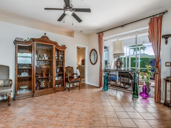 Naples Home 1009954