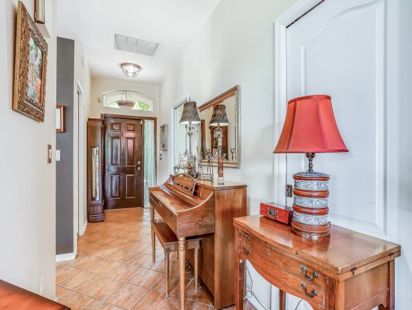 Naples Home 1009954