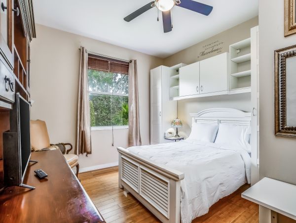 Naples Home 1009954