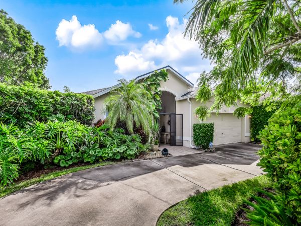 Naples Home 1009954