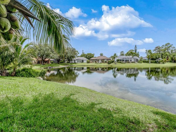 Naples Home 1009954