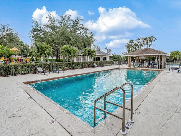 Naples Home 1009954