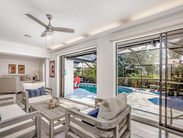 Naples Vacation Home 3 Bedroom, Pool & access Golf Courses
