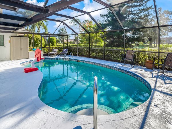 Naples Vacation Home 3 Bedroom, Pool & access Golf Courses