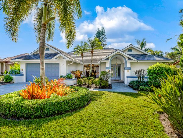 Naples Vacation Home 3 Bedroom, Pool & access Golf Courses