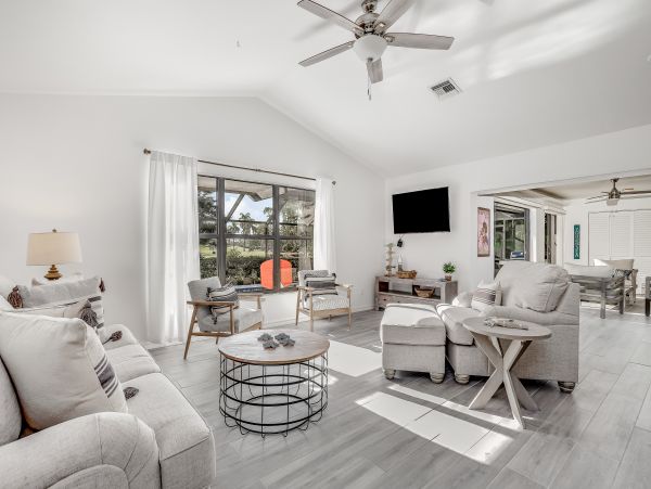 Naples Vacation Home 3 Bedroom, Pool & access Golf Courses