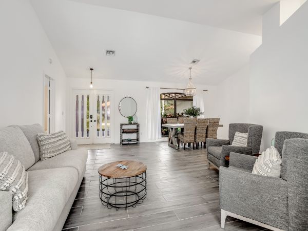 Naples Vacation Home 3 Bedroom, Pool & access Golf Courses