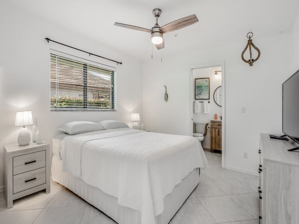 Naples Vacation Home 3 Bedroom, Pool & access Golf Courses