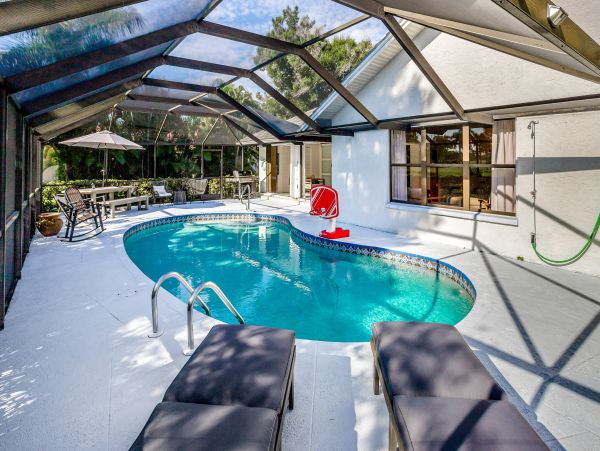 Naples Vacation Home 3 Bedroom, Pool & access Golf Courses