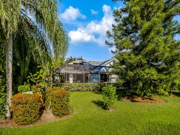 Naples Vacation Home 3 Bedroom, Pool & access Golf Courses
