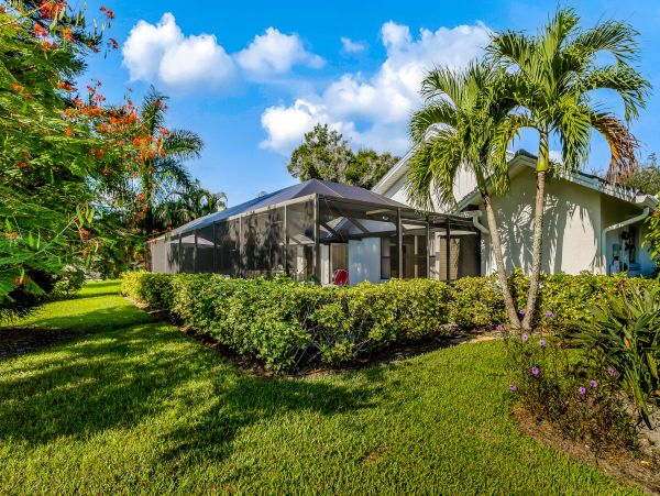 Naples Vacation Home 3 Bedroom, Pool & access Golf Courses
