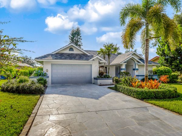 Naples Vacation Home 3 Bedroom, Pool & access Golf Courses