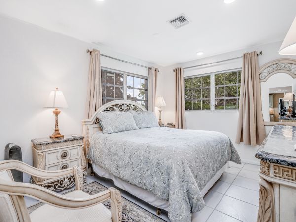 Naples Home 1009960