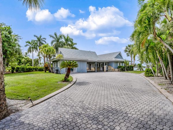 Naples Home 1009960
