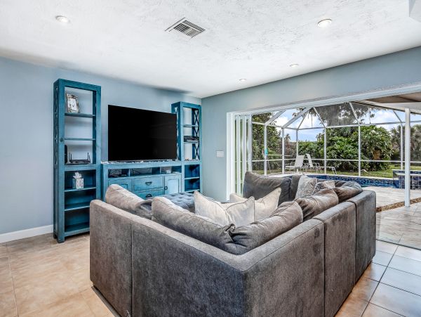 Naples Home 1009966