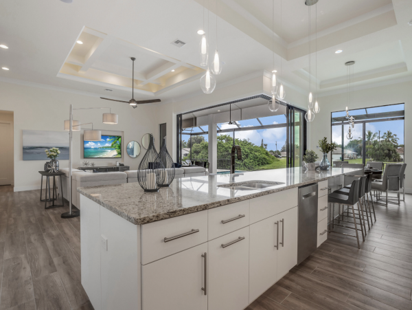 Luxurious Waterfront Vacation Home in Cape Coral