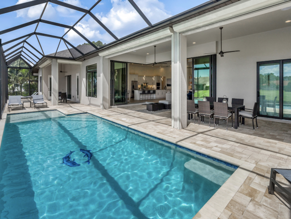 Luxurious Waterfront Vacation Home in Cape Coral