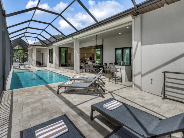 Luxurious Waterfront Vacation Home in Cape Coral