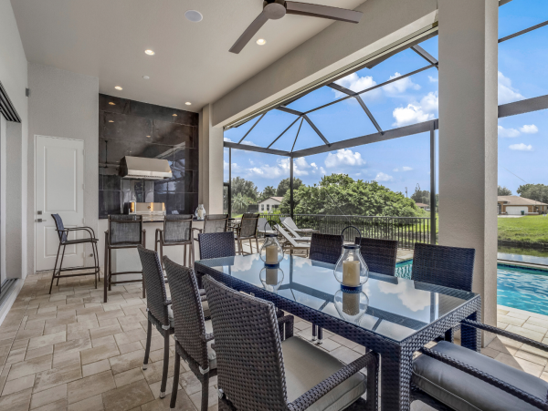 Luxurious Waterfront Vacation Home in Cape Coral
