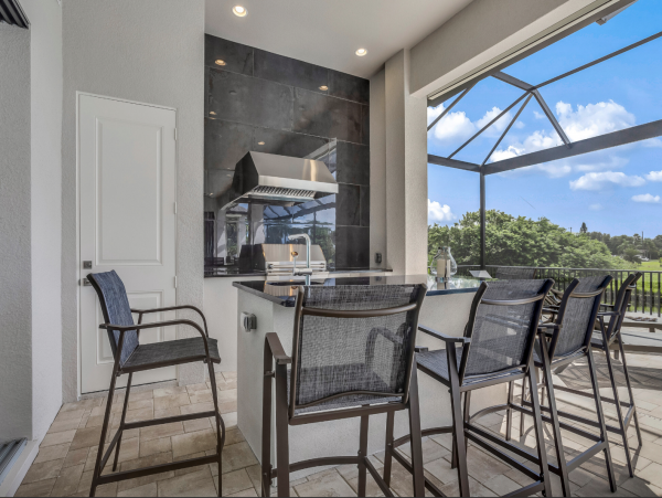 Luxurious Waterfront Vacation Home in Cape Coral