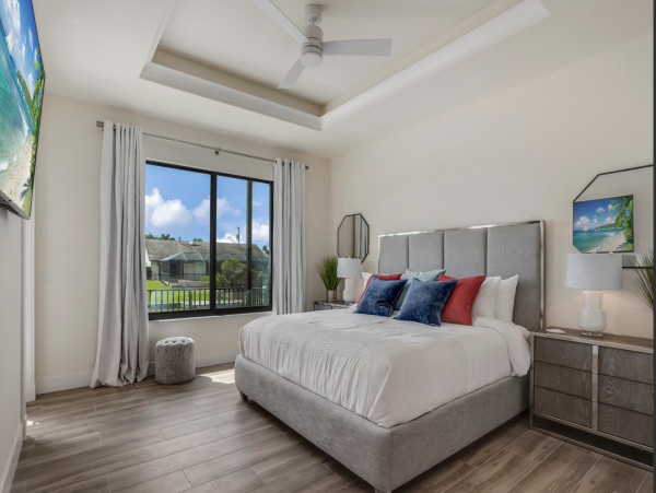 Luxurious Waterfront Vacation Home in Cape Coral