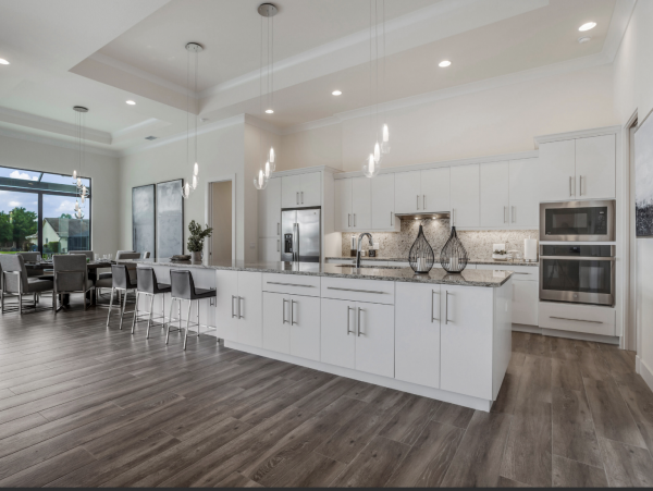 Luxurious Waterfront Vacation Home in Cape Coral
