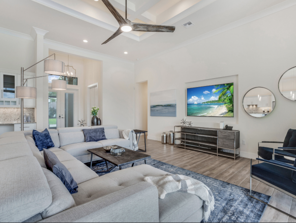 Luxurious Waterfront Vacation Home in Cape Coral