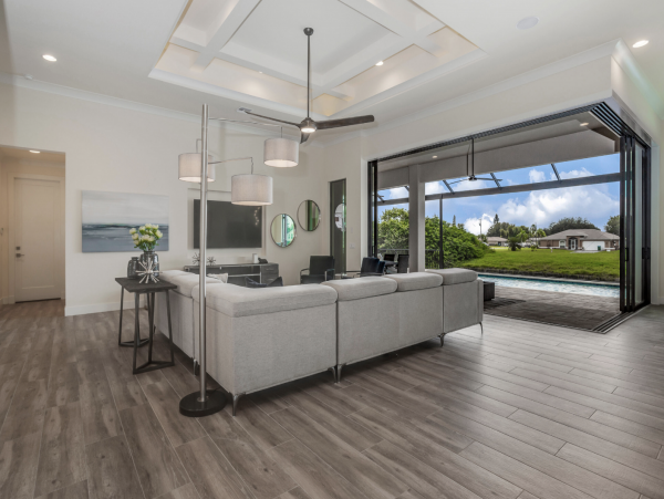 Luxurious Waterfront Vacation Home in Cape Coral