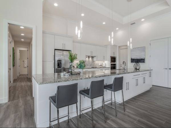 Luxurious Waterfront Vacation Home in Cape Coral