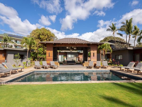 Kihei 10 Bedroom Vacation Villas Walk to Beach Sleeps 28