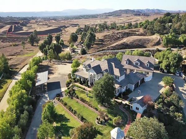 Temecula Vacation Estate 7 Bedroom Sleeps 16 Private Pool
