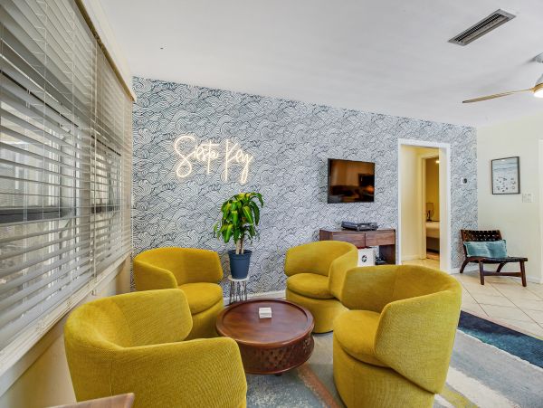 Lovely Vacation Home with 4 Bedrooms & Pool in Siesta Key