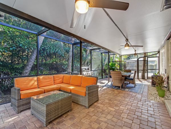 Lovely Vacation Home with 4 Bedrooms & Pool in Siesta Key
