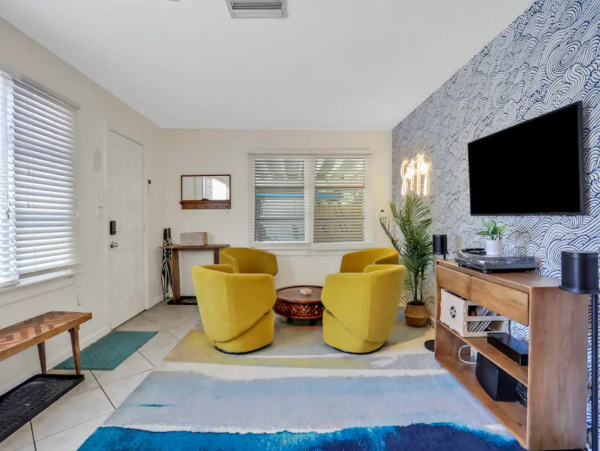 Lovely Vacation Home with 4 Bedrooms & Pool in Siesta Key