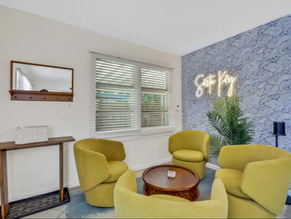 Lovely Vacation Home with 4 Bedrooms & Pool in Siesta Key
