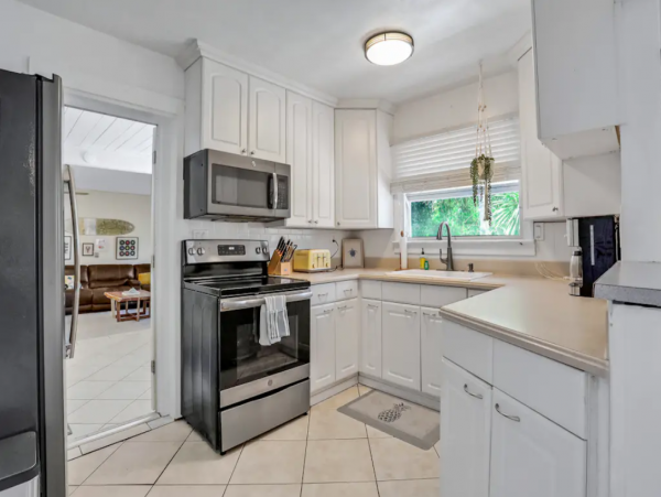 Lovely Vacation Home with 4 Bedrooms & Pool in Siesta Key