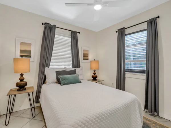Lovely Vacation Home with 4 Bedrooms & Pool in Siesta Key