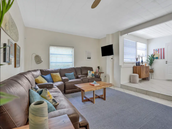 Lovely Vacation Home with 4 Bedrooms & Pool in Siesta Key