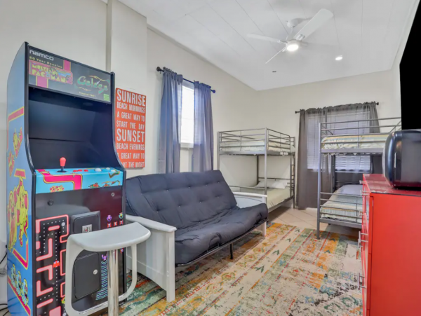 Lovely Vacation Home with 4 Bedrooms & Pool in Siesta Key
