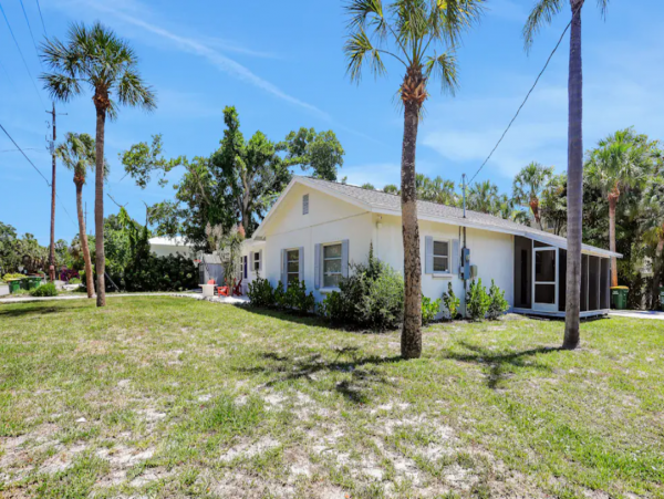 Lovely Vacation Home with 4 Bedrooms & Pool in Siesta Key