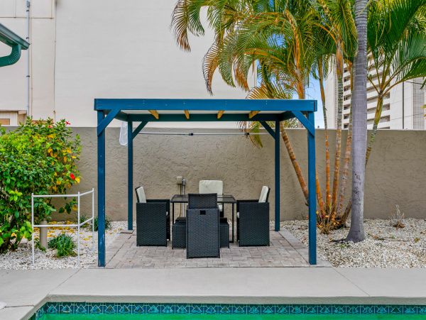 Siesta Key 4 Bedroom Home Private Pool 200 steps to Sand