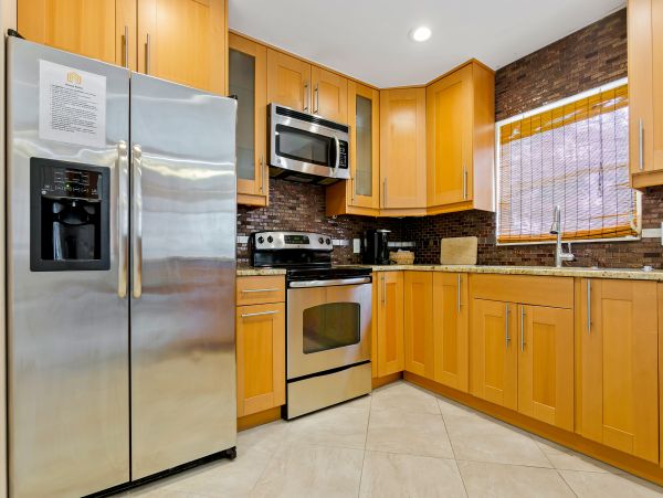Siesta Key 4 Bedroom Home Private Pool 200 steps to Sand