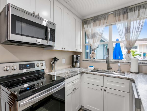 Siesta Key 4 Bedroom Home Private Pool 200 steps to Sand