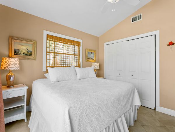 Siesta Key 4 Bedroom Home Private Pool 200 steps to Sand