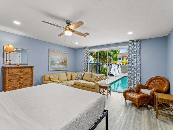Siesta Key 4 Bedroom Home Private Pool 200 steps to Sand