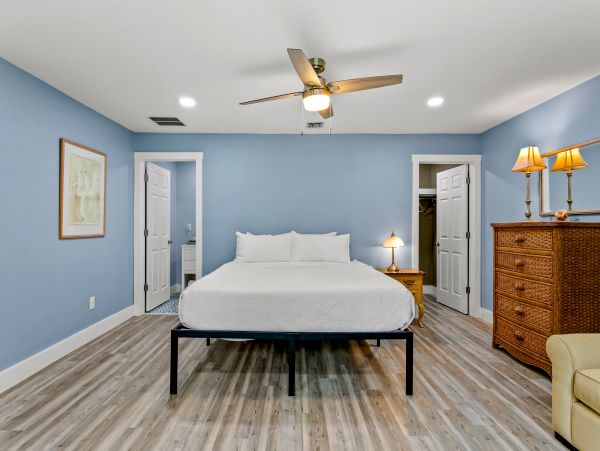 Siesta Key 4 Bedroom Home Private Pool 200 steps to Sand