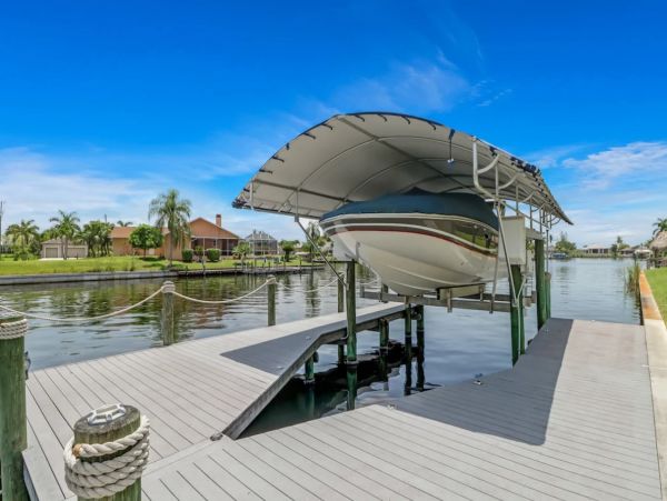 Cape Coral Vacation House with 3 Bedrooms Sleeps 6